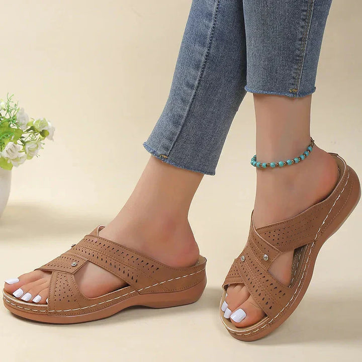 Lisa | Women's Sandals with Footbed and Crossover Straps