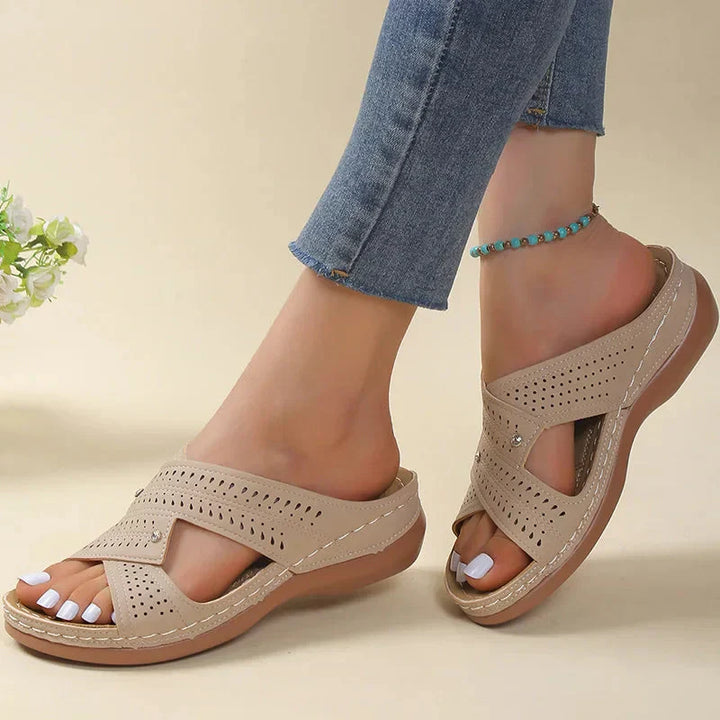 Lisa | Women's Sandals with Footbed and Crossover Straps