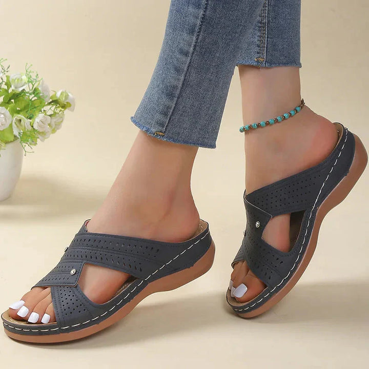 Lisa | Women's Sandals with Footbed and Crossover Straps